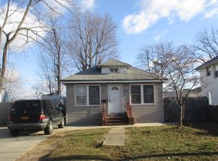 28 S Park Pl, Amityville, NY 11701