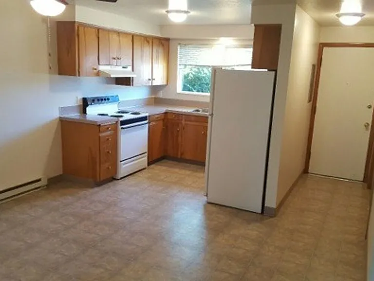 007-Garden Apartments — Photo 4