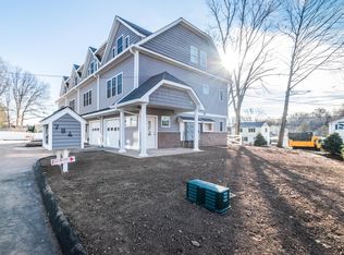 784 S Quaker Ln, West Hartford, CT 06110
