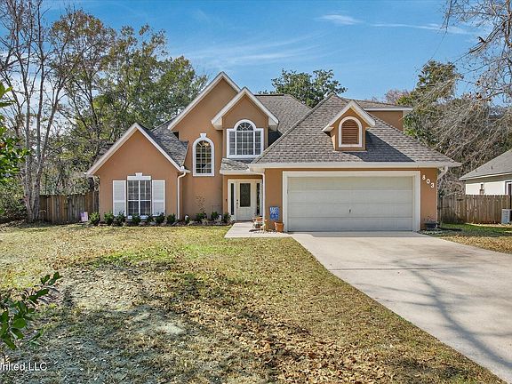 2nd image of 803 Woodglen Dr