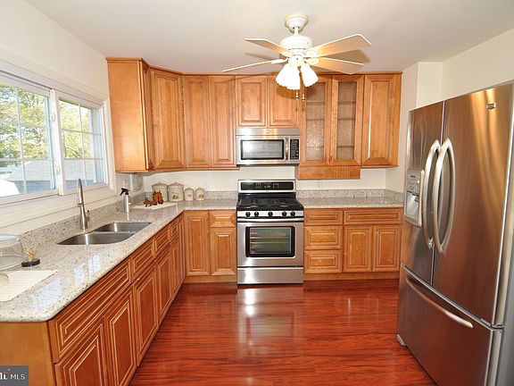 5th image of 19 Seeley Dr