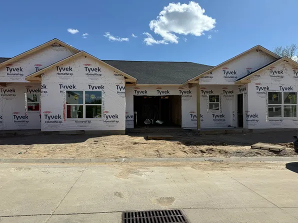 Pre-Leasing Now: Buffalo Ridge Townhomes | 2 Bed, 2 Bath, Attached Garage, 5259 N River Blvd NE #A, Cedar Rapids, IA 52411