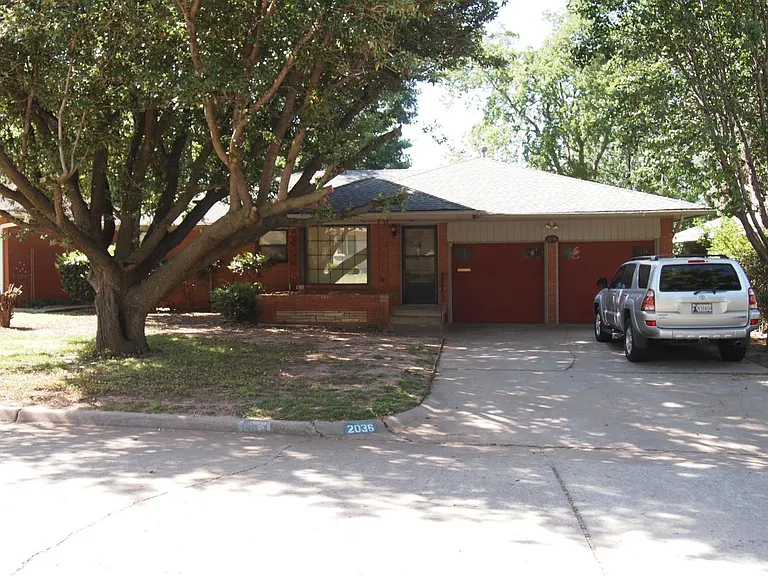 2036 NW 45th St — Photo 1
