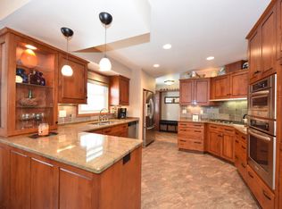 N100W5926 Oxford Dr, Cedarburg, WI 53012