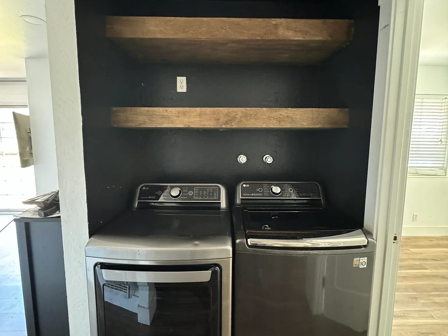 2 bed, 900 sqft, $4,195 — Photo 3