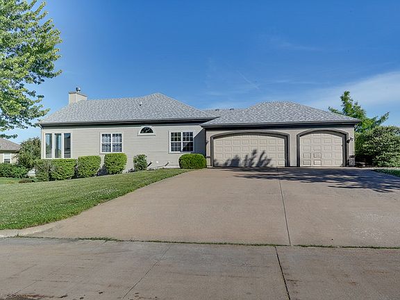 2nd image of 209 Sandia Cir