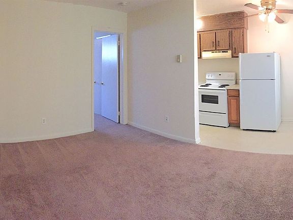 4th image of 400 Warwick Ave APT 13