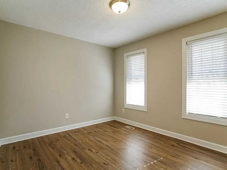 602 Coventry Dr — Photo 15