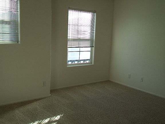 4th image of 9152 Hombard Ave