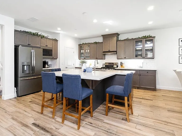 308 Meridian Ave — Photo 3