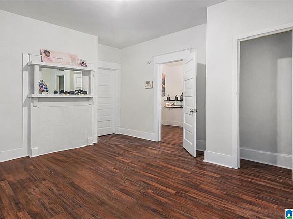 4th image of 2908 Avenue F