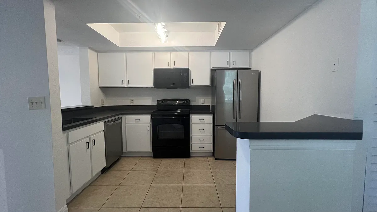 Building Photo - 735 SW 148th Ave #1702