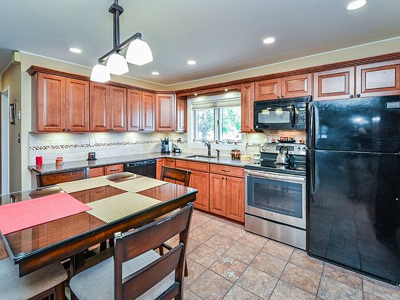 5th image of 17 Belfry Ln
