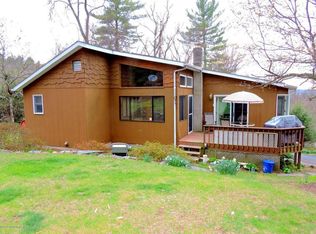 573 Snow Hill Rd, Cresco, PA 18326