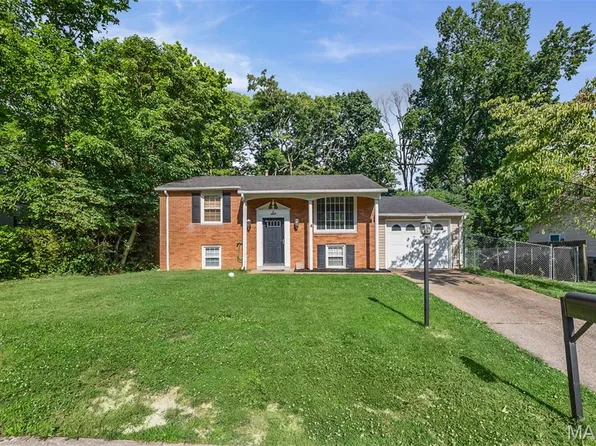 6 Kingston Dr, Fairview Heights, IL 62208