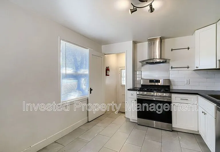 785 Elm St — Photo 9