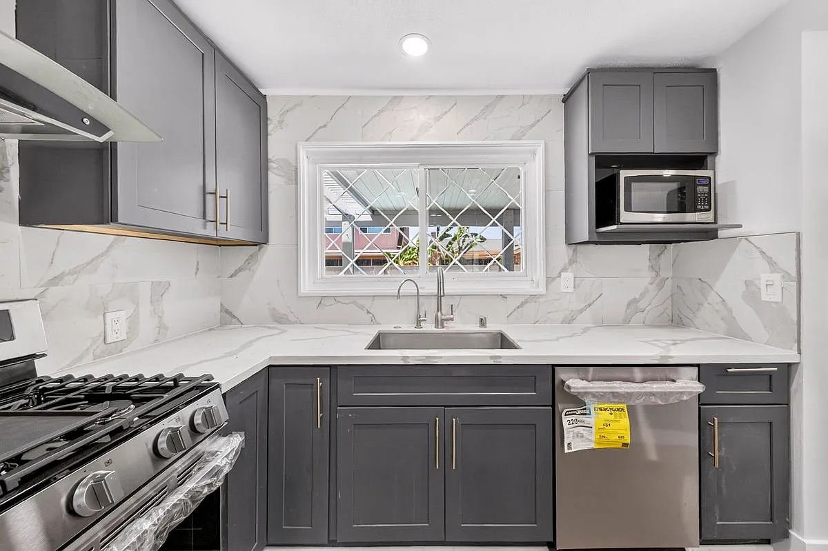 6 bed, 4.0 bath, 2500 sqft, $5,500 — Photo 4