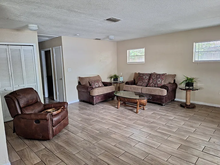 1708 E Idell St — Photo 15