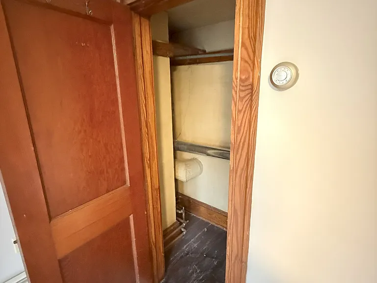 233 Carbon St — Photo 23