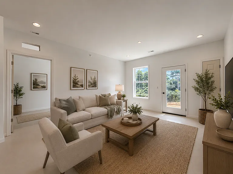300 Lindenhurst Dr — Photo 12