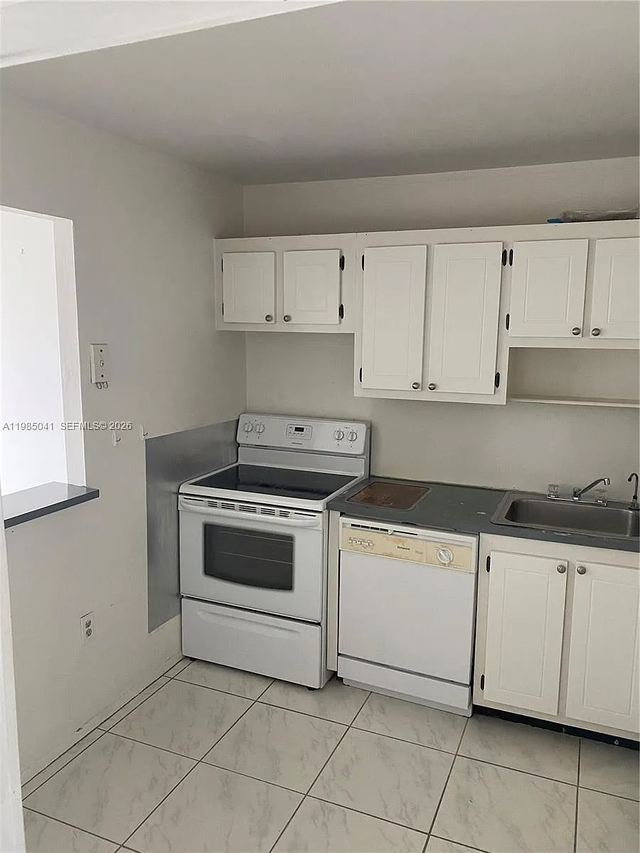 Building Photo - 16950 W Dixie Hwy #A-529