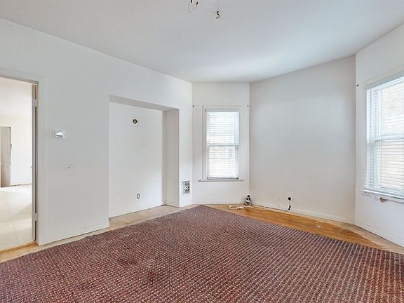 3rd image of 4243 N Damen Ave