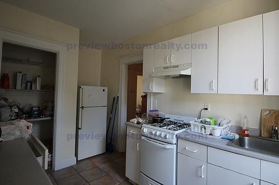 2nd image of 11 Barrows St #Lr01