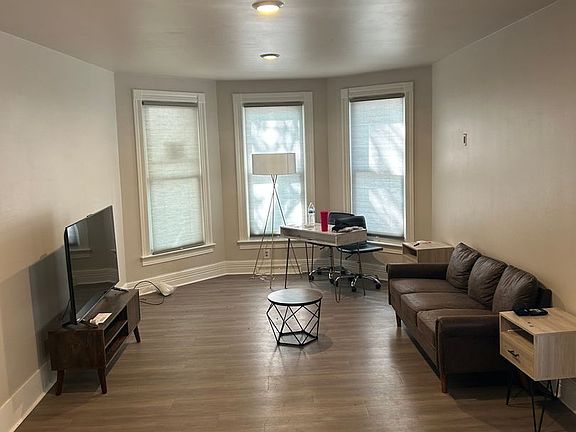 2nd image of 429-431 N Tioga St #431-1