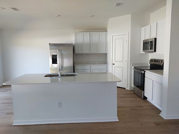 2nd image of 1408 Manor Ct