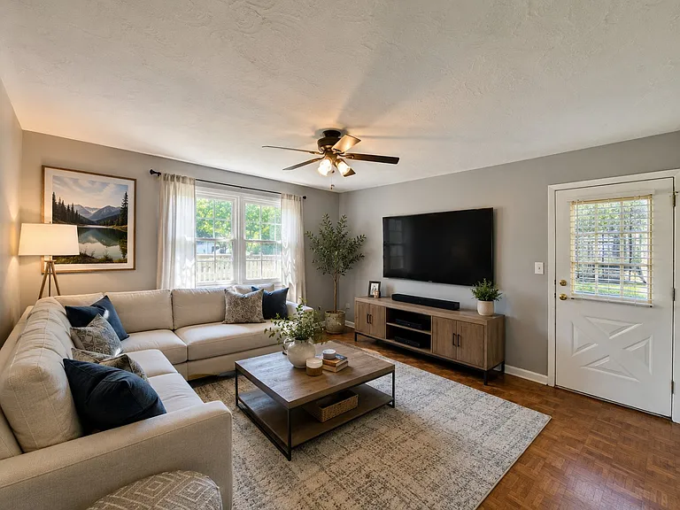 172 Placid Ave — Photo 3