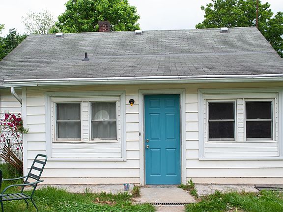 4th image of 903 Brown Ave