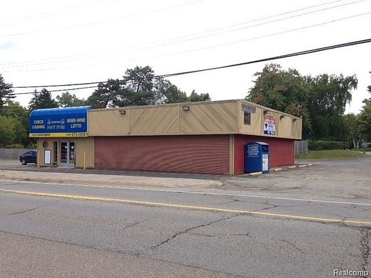 2nd image of 4210 Sashabaw Rd