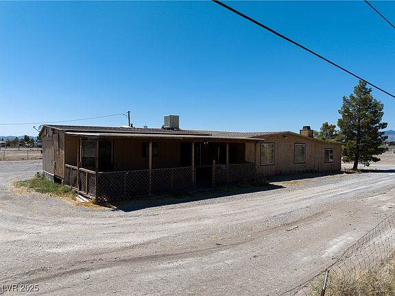3rd image of 1141 W Chipmunk Rd