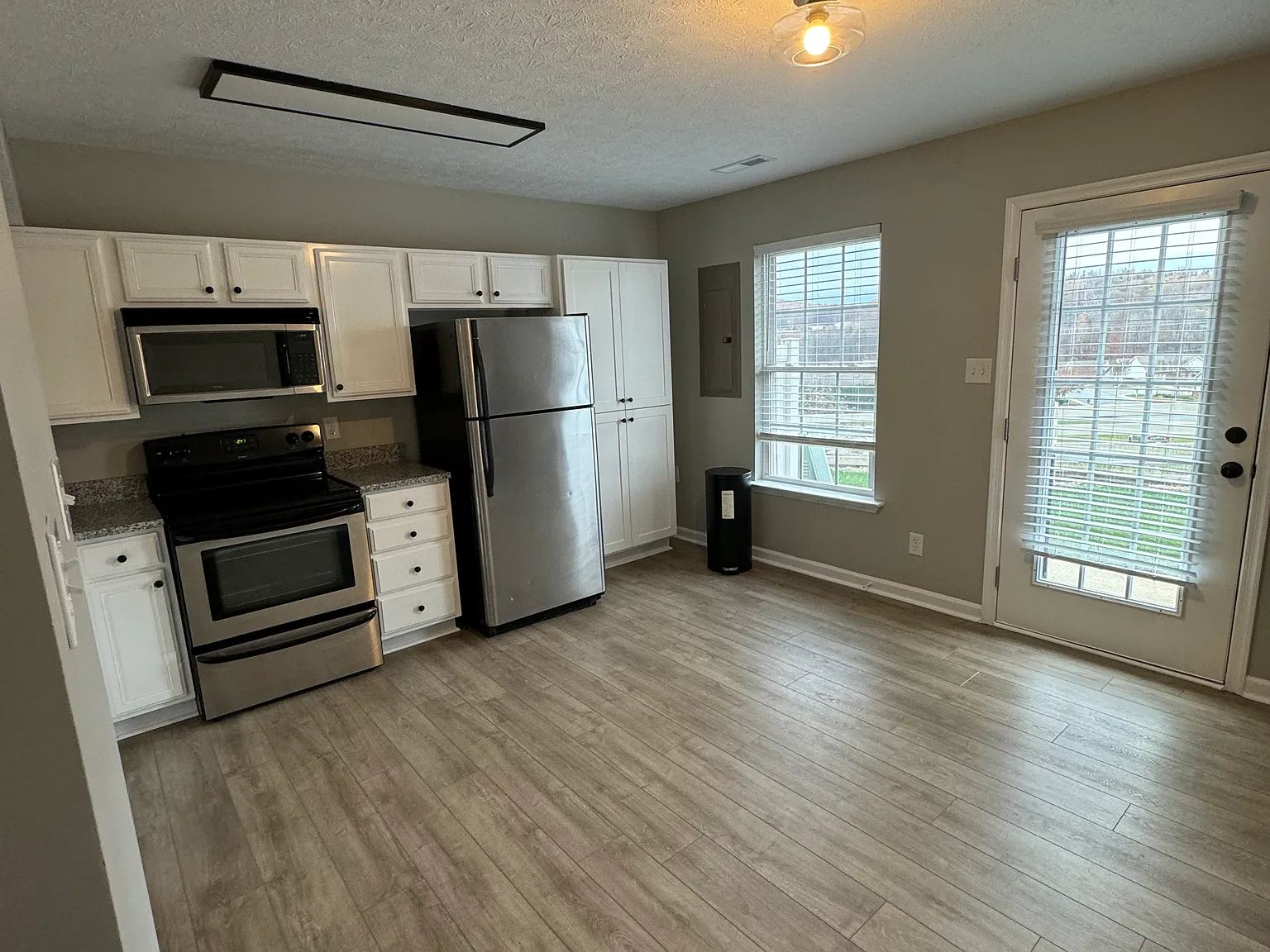 2 bed, 1080 sqft, $1,500 — Photo 3