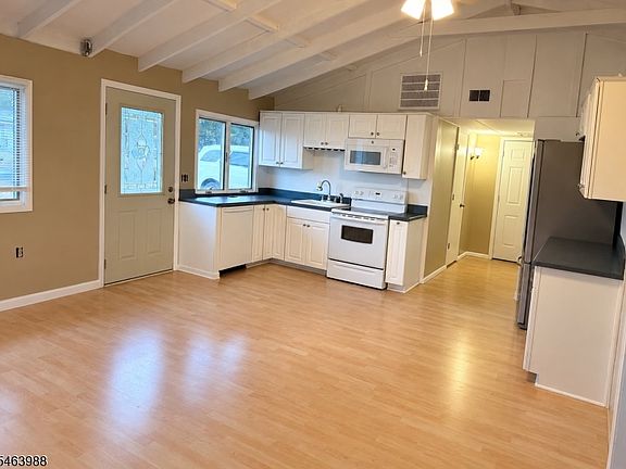 3rd image of 1013 Waterview Way