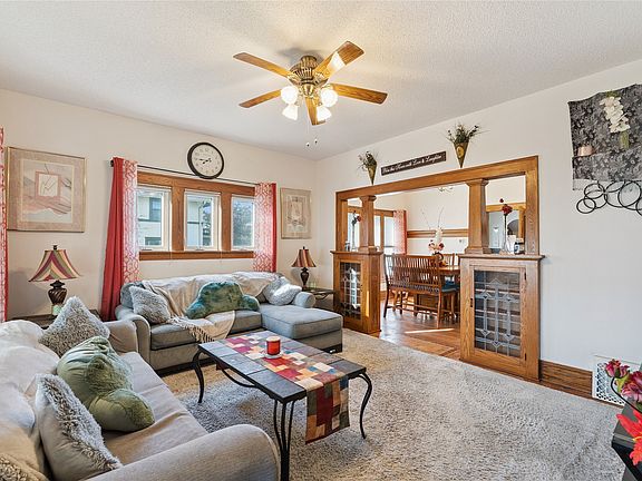 5th image of 407 2nd St SE