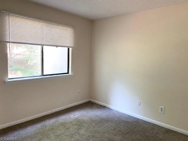 3 bed, 1588 sqft, $1,650 — Photo 2