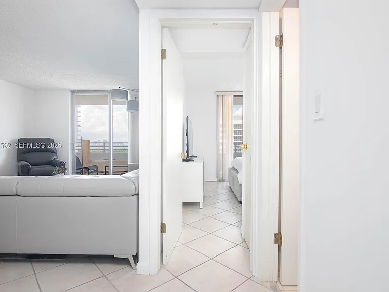 5555 Collins Ave #14U — Photo 38