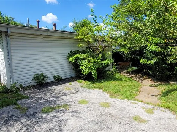 6803 Woodhurst Dr, Saint Louis, MO 63134