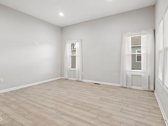 4th image of 2243 E Werges Ave