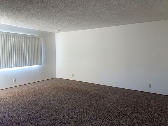 4th image of 569 Burlington Dr