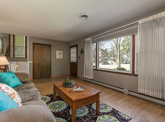 3rd image of 106 N Wabena Ave