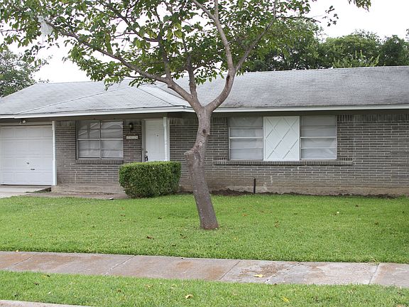 3rd image of 2538 Wanda Dr