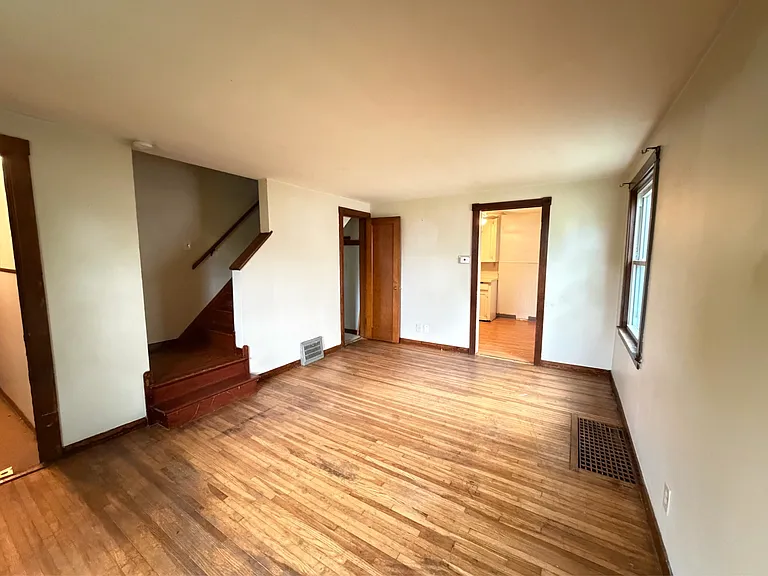 160 Woodward Ave — Photo 4
