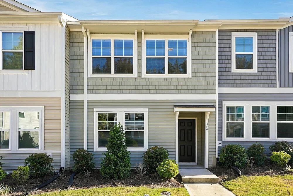 3 bed, 2.5 bath, 1590 sqft, $1,685 — Photo 1
