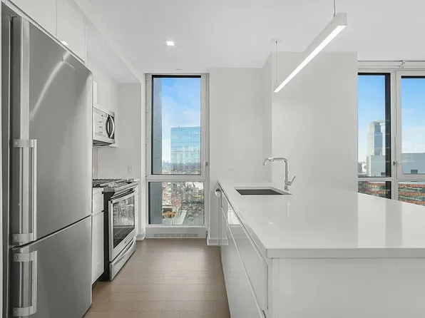 29-22 Northern Blvd, Long Island City, NY