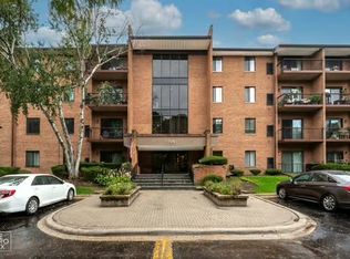 709 79th St APT 103, Darien, IL 60561