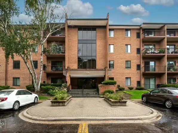 709 79th St APT 103, Darien, IL 60561