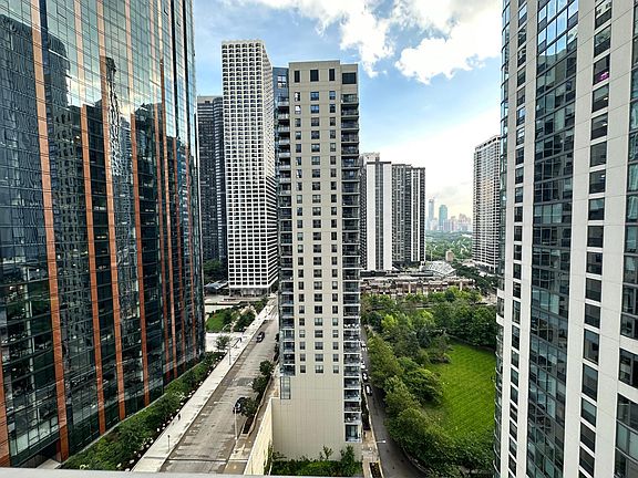 4th image of 420 E Waterside Dr Unit 1002