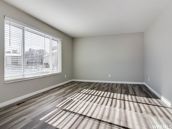 3rd image of 3812 W Fairmount Cir